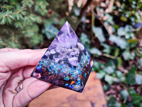 Orgonit pyramida, ametyst — foto 3
