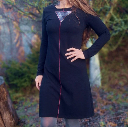 Šaty s aplikacemi, vel. M — foto 2