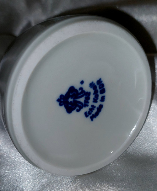 Porcelánová menší váza — foto 5
