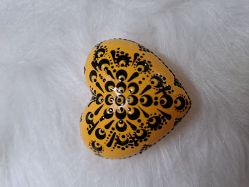 Malovaný kámen srdce, mandala — foto 2