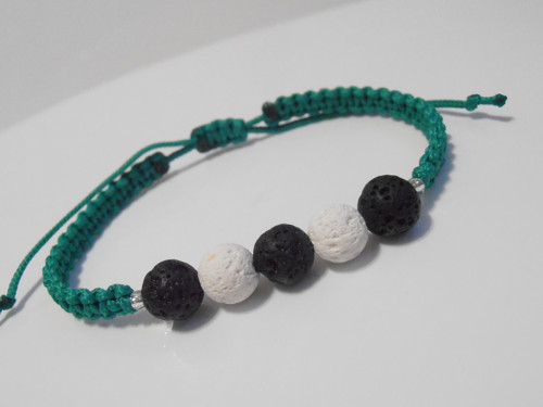 *Láva* - zelený drhaný náramek (macramé) — foto 2