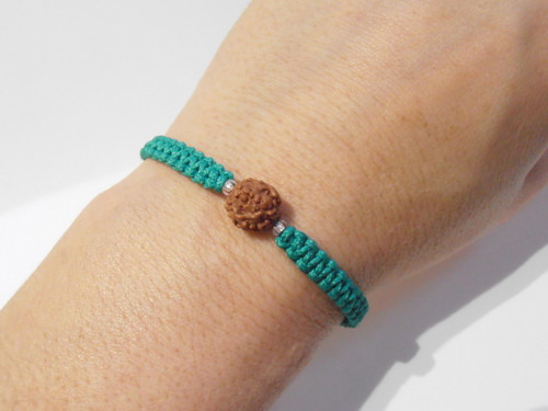 *Rudraksha* - zelený drhaný náramek (macramé) — foto 3