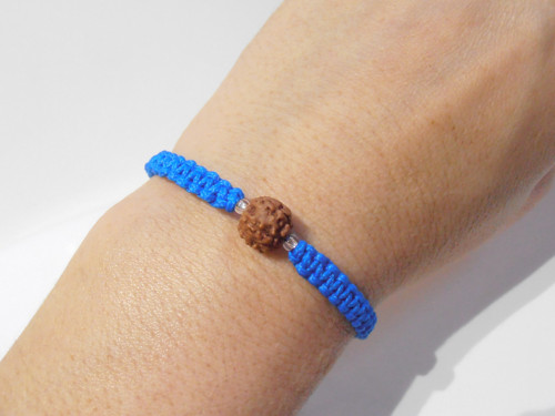 *Rudraksha* - modrý drhaný náramek (macramé) — foto 4