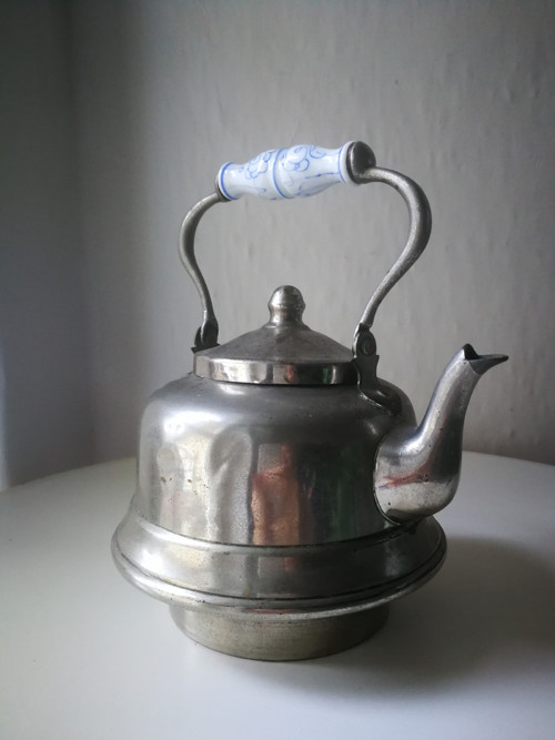 Konvička s porcelánovou úchytkou — foto 3