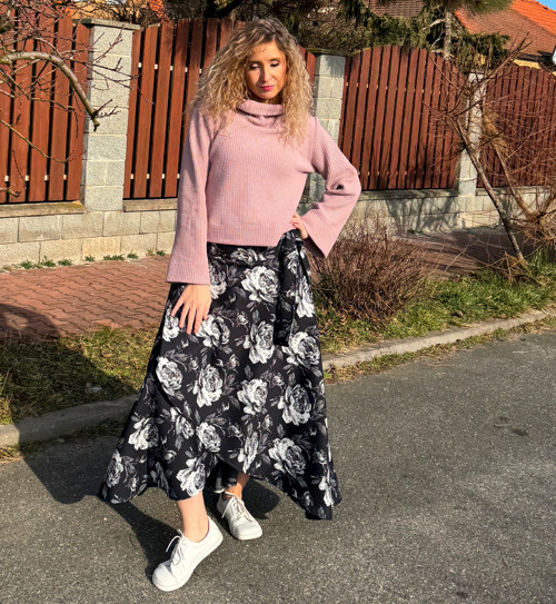 Zavinovací sukně černá s květy — foto 4