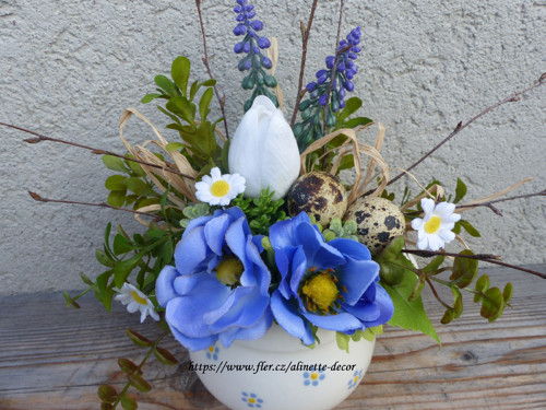 Pomněnkový buclák s anemonkami — foto 3
