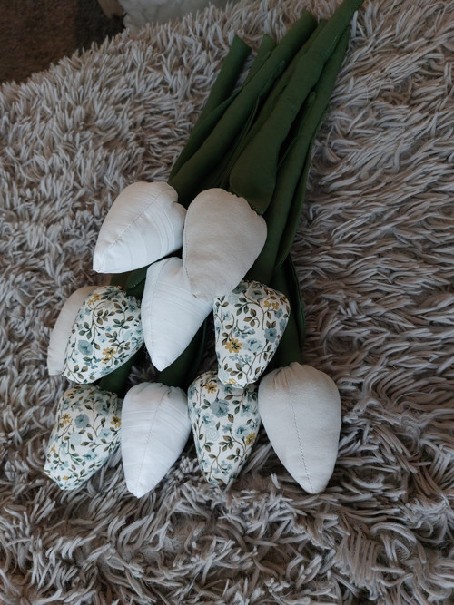 10 ks šitých tulipánů — foto 3