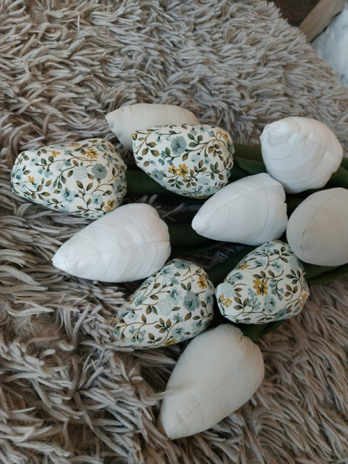 10 ks šitých tulipánů — foto 2