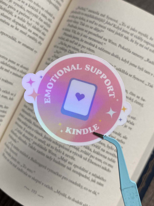Samolepka „Emotional support kindle“ — foto 3