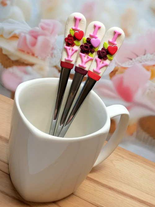 Valentýnské latté lžičky s makronkou — foto 2
