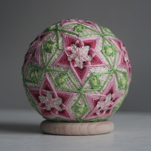 Temari míček pro holčičku - talisman - chrastítko — foto 3
