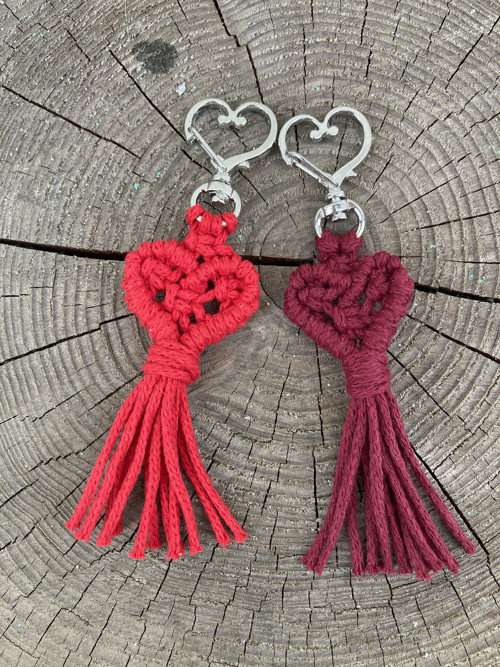 Macramé klíčenka srdíčko — foto 3