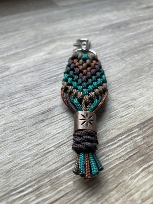 Paracord klíčenka — foto 2