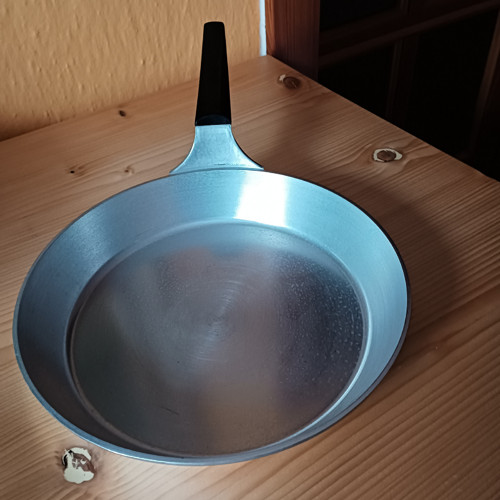 Krásná nová hliníková pánev průměr 23 cm — foto 3