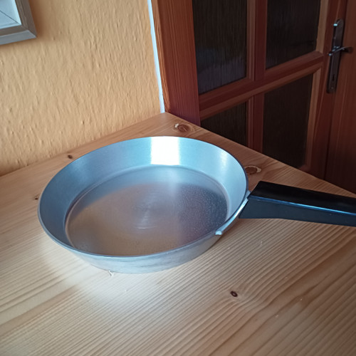 Krásná nová hliníková pánev průměr 23 cm — foto 4