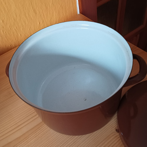 Hrnec - hnědý smalt průměr 20 cm — foto 3