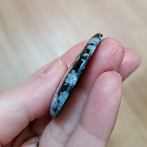 Obsidián (vločkový), ID 4687, průměr 42 mm — foto 3