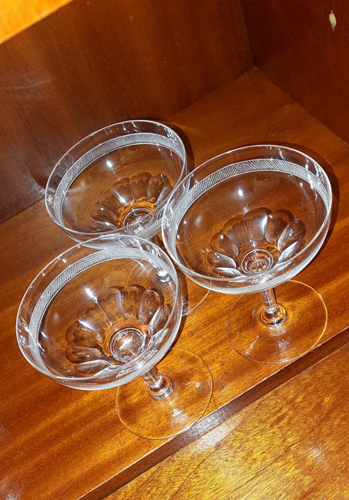 Staré tenkostěnné sklenice s výbrusem — foto 3