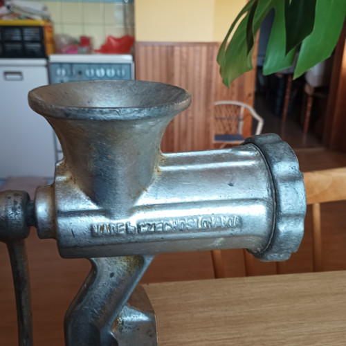 Litinový masový strojek vel. 8 — foto 2