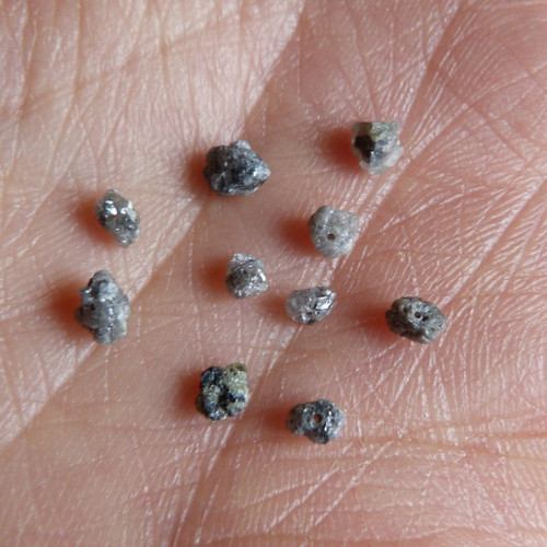 Diamant surové krystalky - vrtané - 10 ks(D6) — foto 2