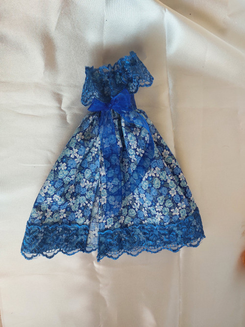 Modré šatičky s kytičkami pro Barbie — foto 2