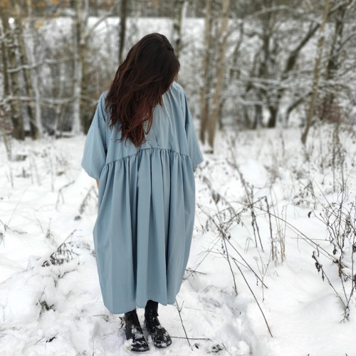 Šaty široké řasené ledová modrá — foto 2