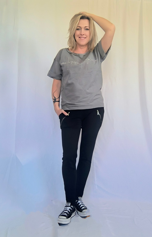 Šedé mikinové oversize triko — foto 2