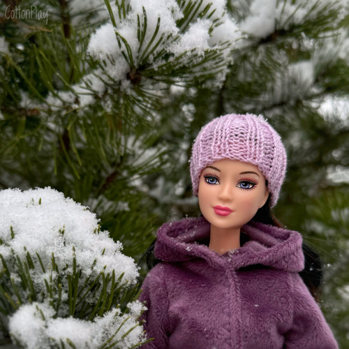 Pletená čepička pro Barbie - šeříková — foto 2