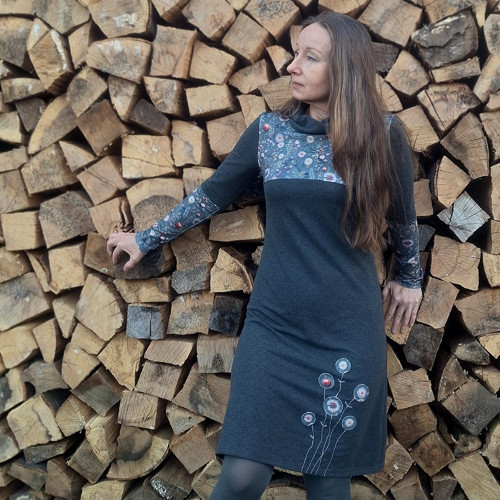 Šaty s aplikacemi, vel. M — foto 5