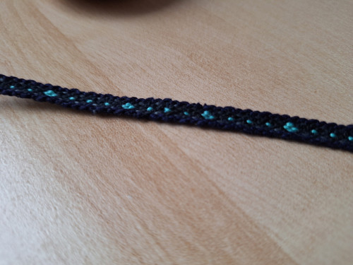 Macramé úzký černý náramek — foto 3