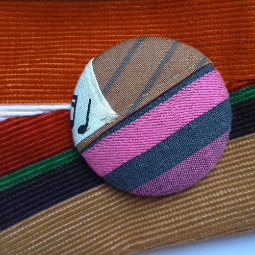 Pruhovaná hudební brož — foto 2