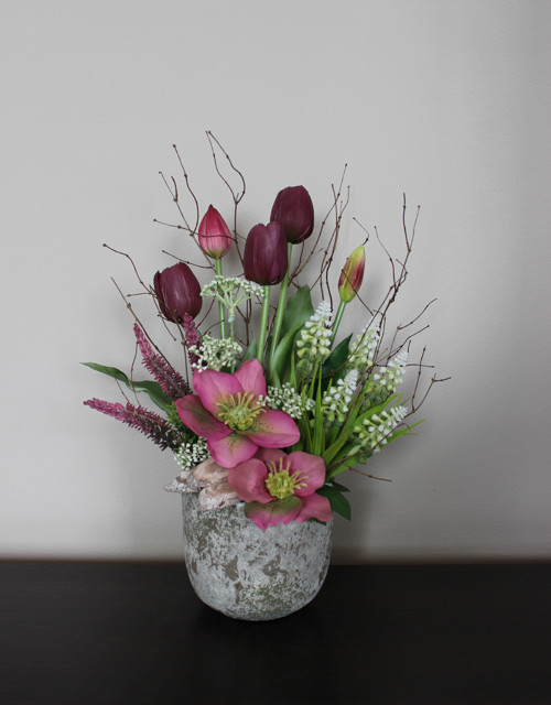 Keramický obal s tulipány a čemeřicemi vínový — foto 3