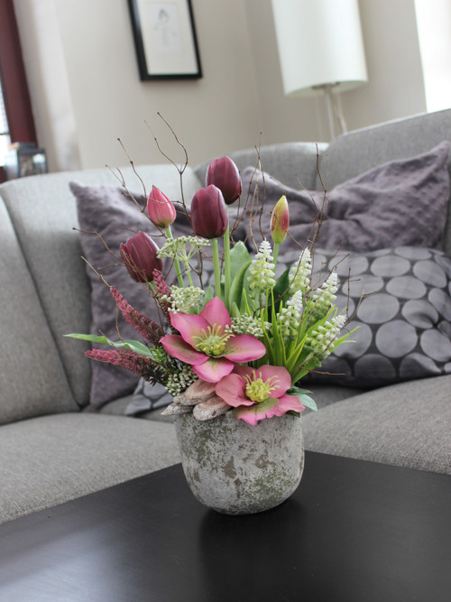 Keramický obal s tulipány a čemeřicemi vínový — foto 4