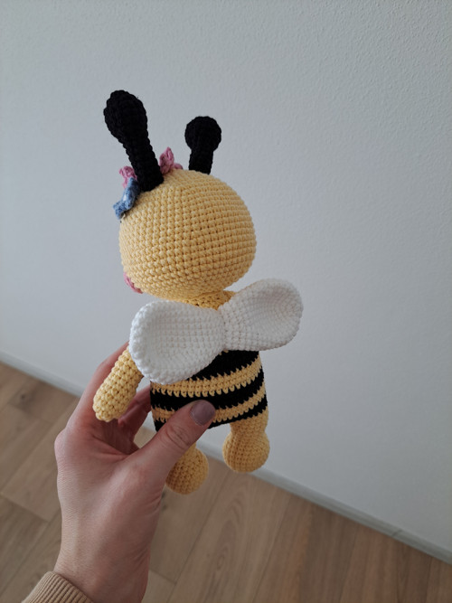 Háčkovaná včelka — foto 4