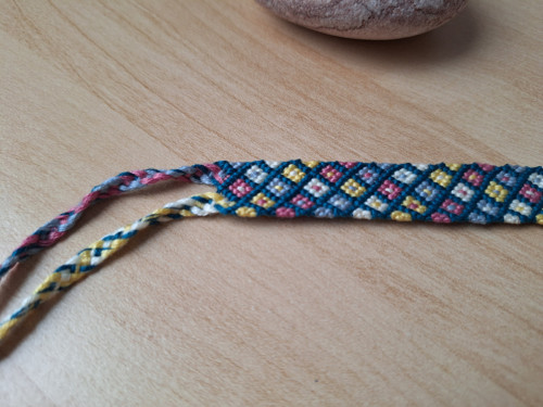 Macramé náramek pastelový — foto 3
