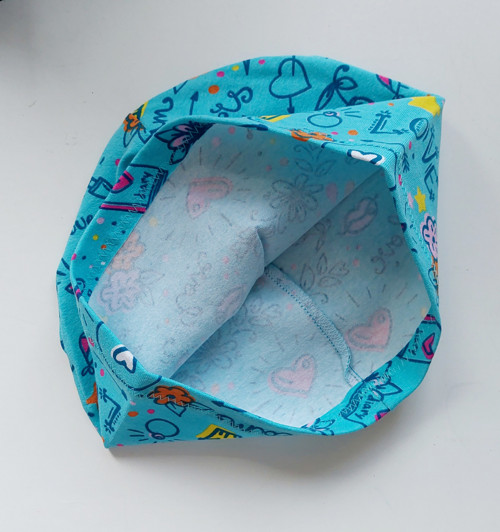 Květovaná čepička 49 - 52 cm — foto 3