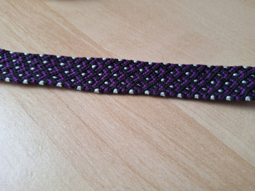 Macramé náramek černofialový — foto 2