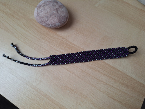 Macramé náramek černofialový — foto 3