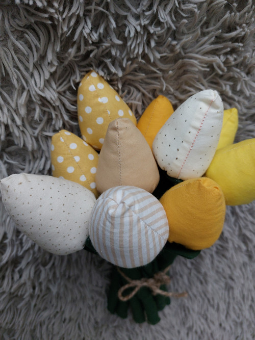 Set šitých tulipánů — foto 2