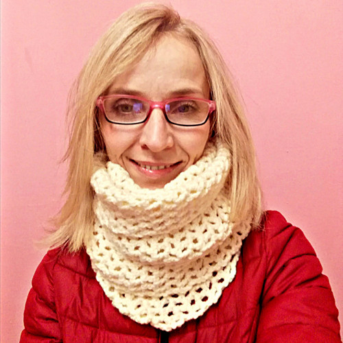 Kruhová šála háčkovaná - šampáň — foto 3