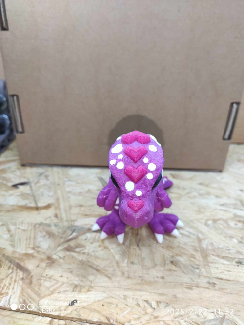 T-Rex se srdíčky — foto 2