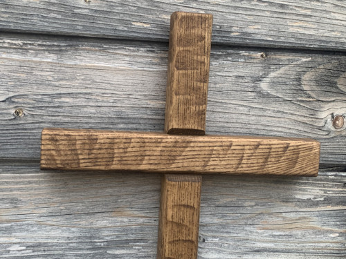 Kříž 50 cm s vrypy v barvě Ořech — foto 5