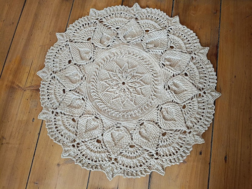 Reliéfní háčkovaný koberec macramé — foto 4