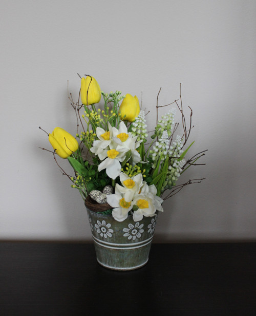 Plechový obal s tulipány a narciskami — foto 4