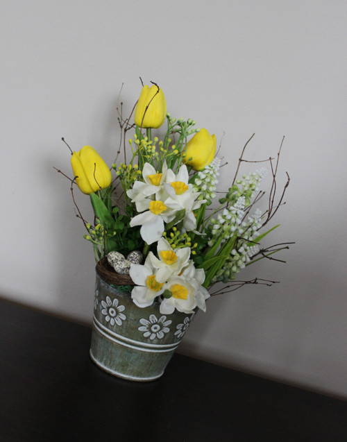 Plechový obal s tulipány a narciskami — foto 6