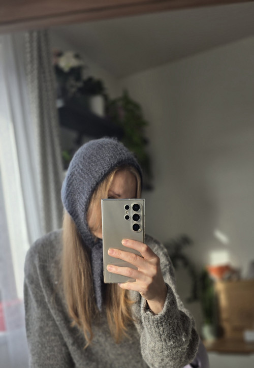 Trendová antracitová čepice . — foto 4