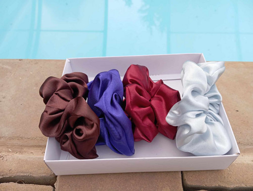 SCRUNCHIE gumička hnědá — foto 2