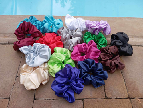 SCRUNCHIE gumička šedá — foto 2