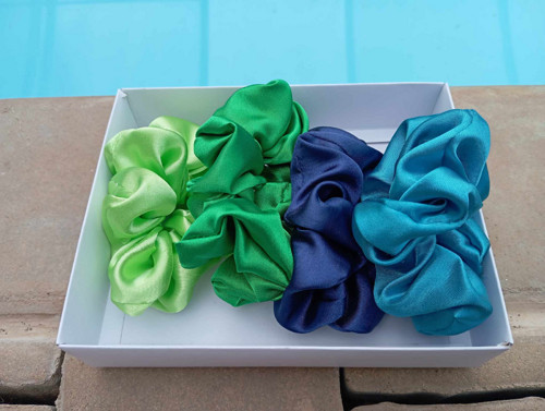 SCRUNCHIE gumička tmavá modrá — foto 3