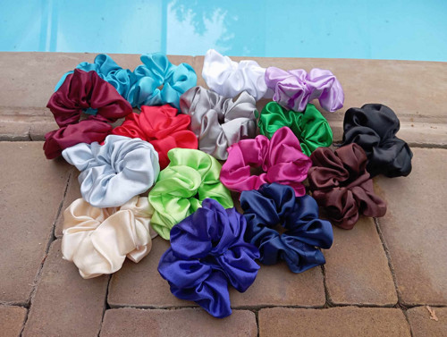 SCRUNCHIE gumička tmavá modrá — foto 2